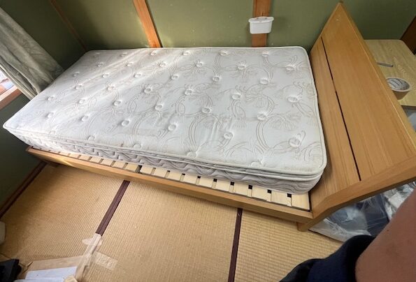 粗大ごみベッド搬出作業